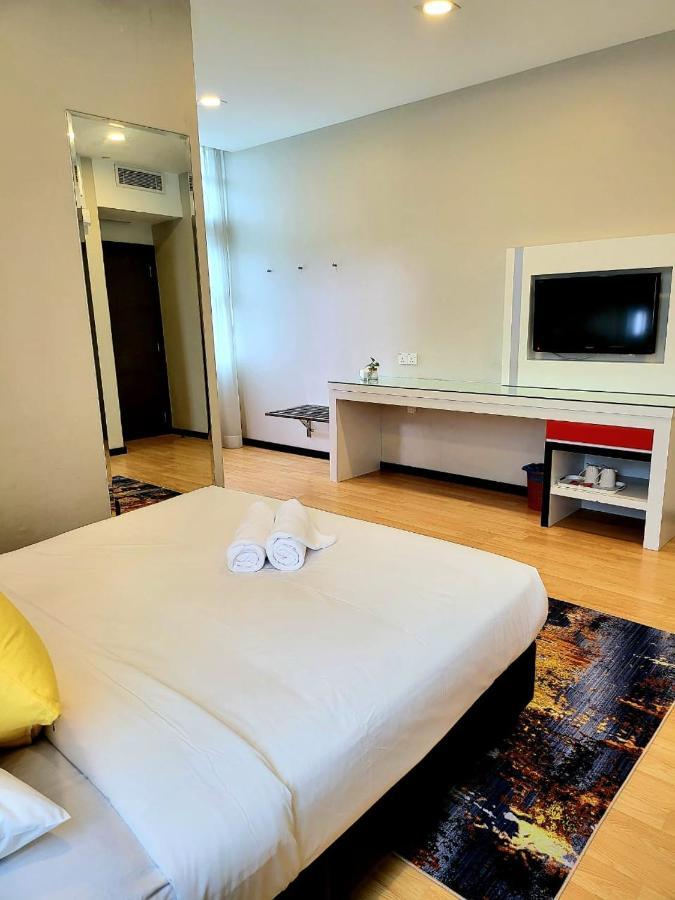 Lovita Hotel Kuantan Kültér fotó