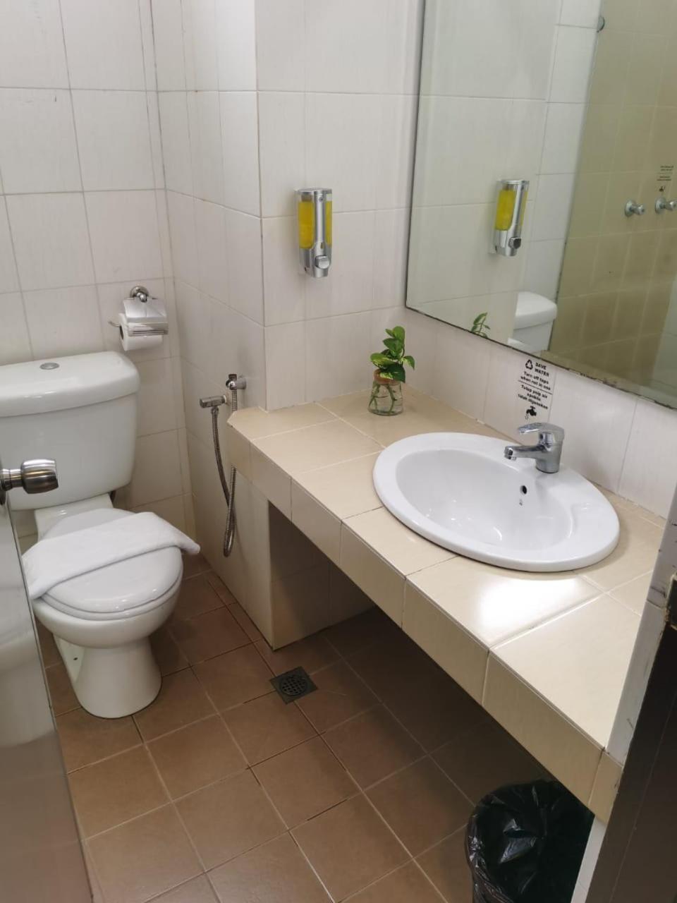 Lovita Hotel Kuantan Kültér fotó