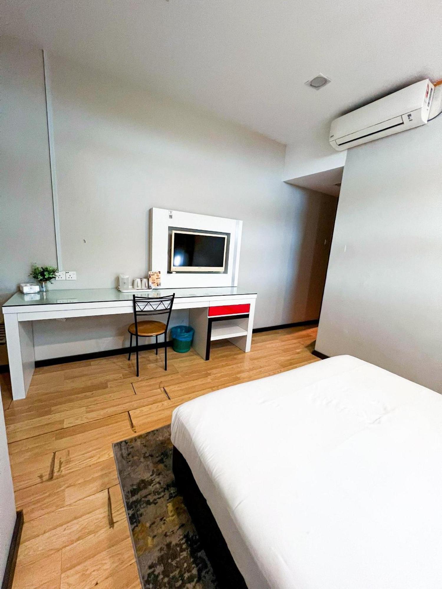 Lovita Hotel Kuantan Kültér fotó